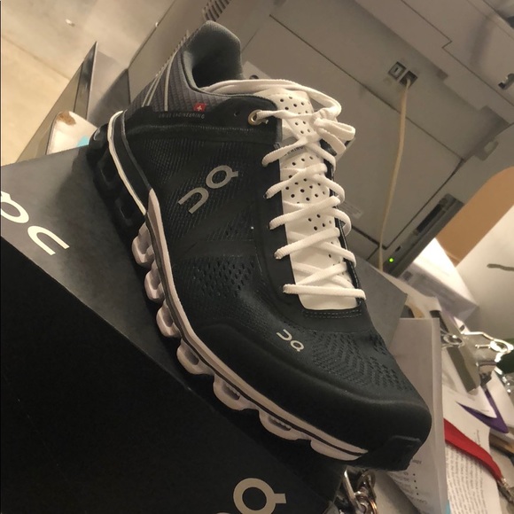 On Running Shoes - Brand New Cloud Flow size 11